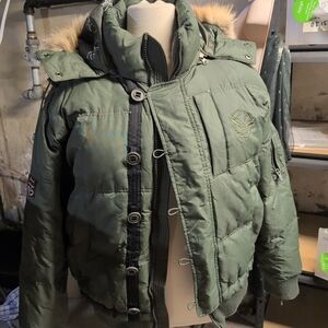 Stylish Olive Puffer Jacket with Fur Trim